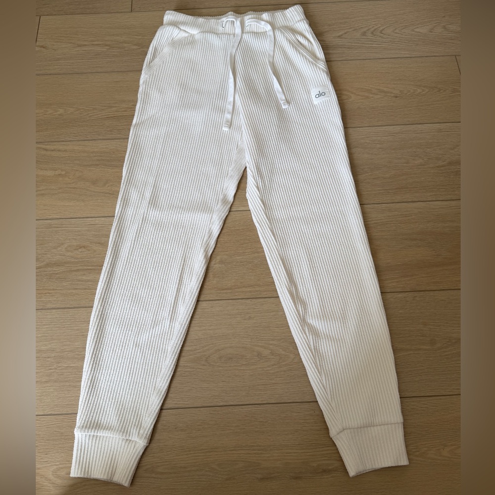 ALO Muse Cream Ribbed Pants